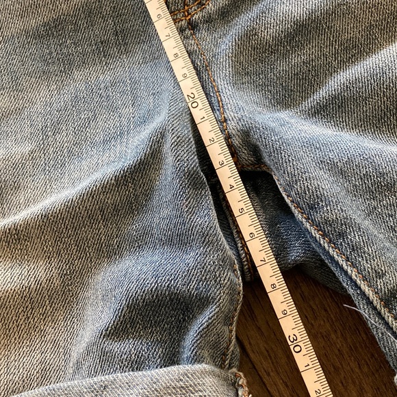 NWOT •GAP Sexy Boyfriend Distressed Denim Classic Jean Shorts • Mid Rise • HP🎉 - Picture 12 of 16